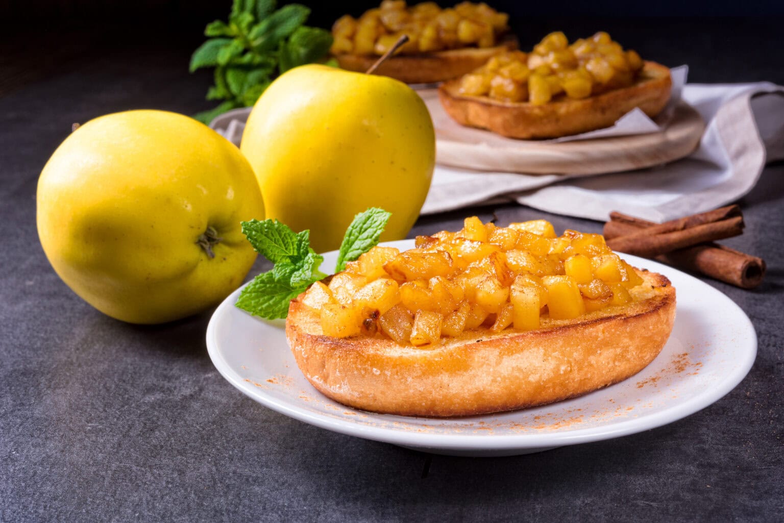Chrumkavé raňajky – Chlebík s duseným jablkom - recept | Gurman.sk