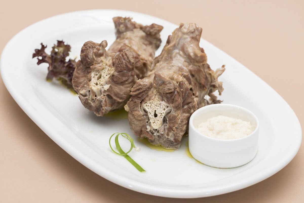 Varené bravčové chvostíky s jablkovým chrenom - recept | Gurman.sk