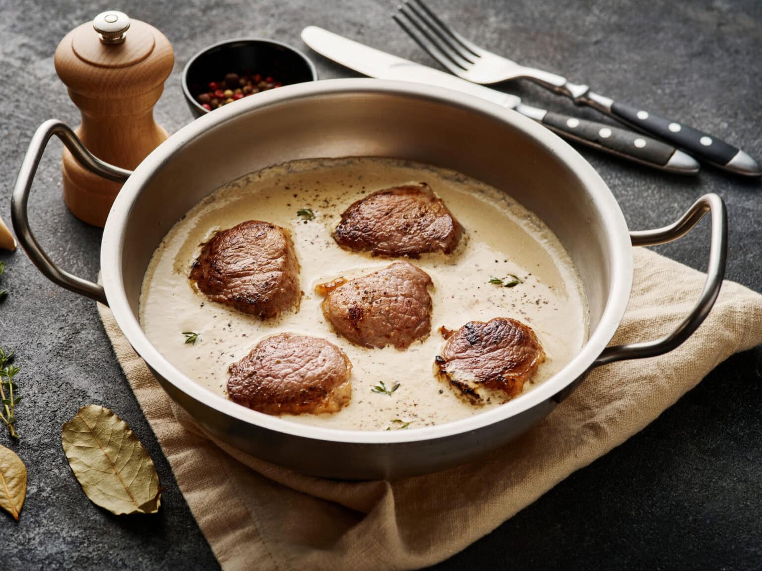 Srnčí chrbát na smotane - recept | Gurman.sk