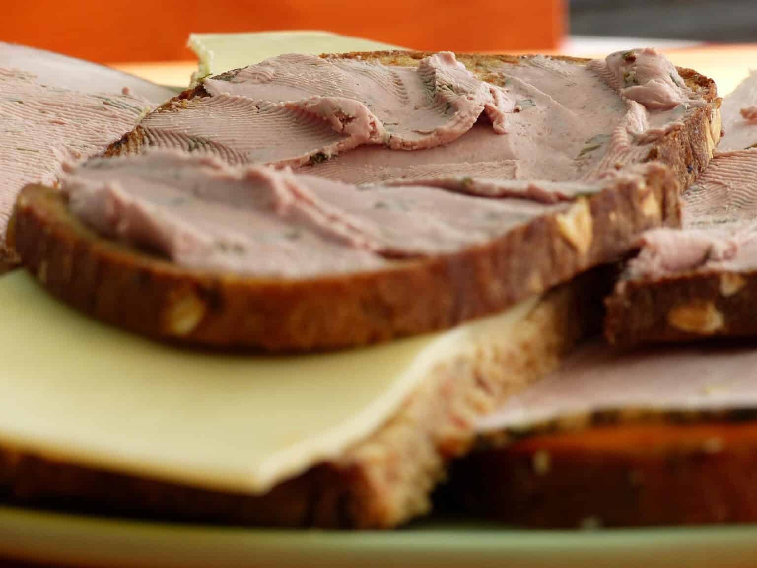 Nátierka z pečene so slaninkou