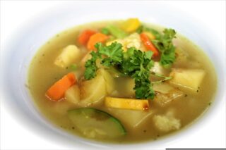 Zeleninová vegánska polievka