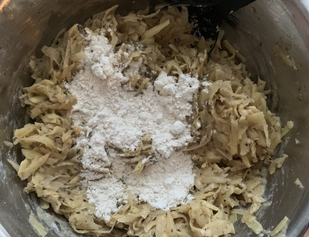 Kuracie soté v zemiakovej placke