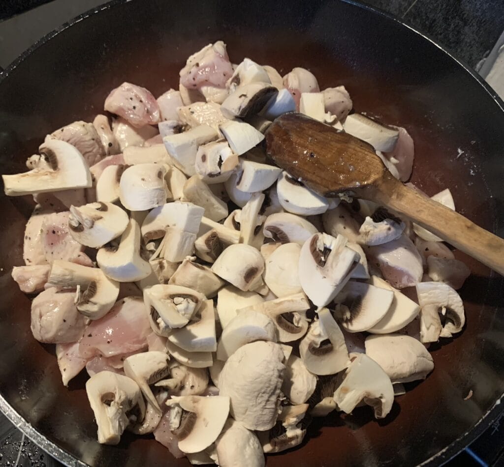 Kuracie soté v zemiakovej placke
