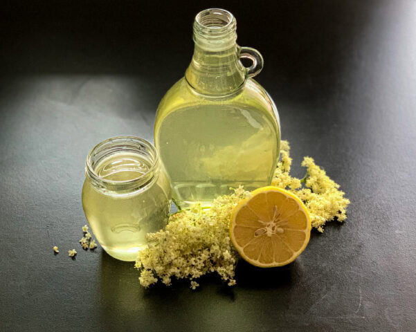 Domáci bazový sirup