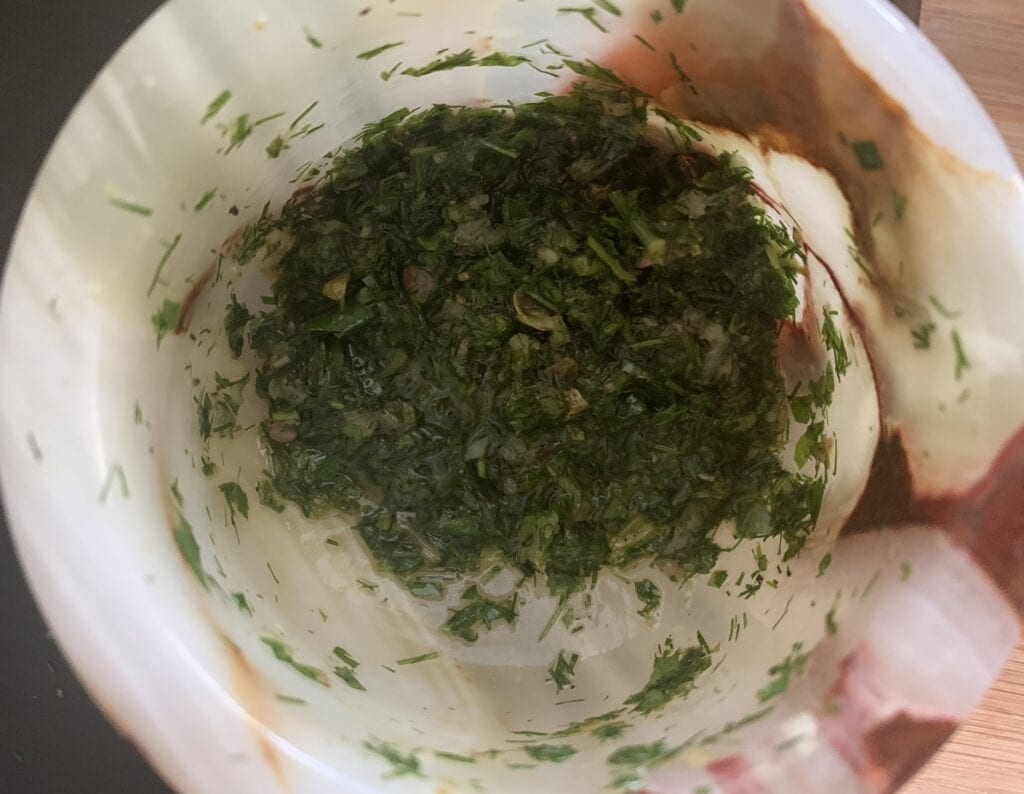 Bylinková salsa k mäsu