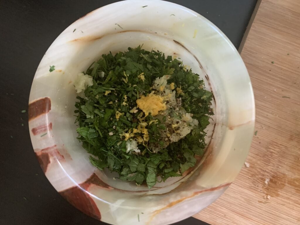 Bylinková salsa k mäsu