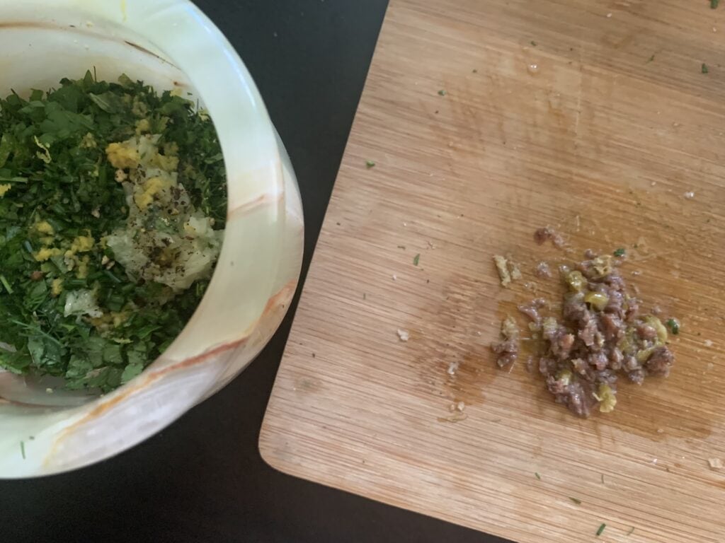 Bylinková salsa k mäsu