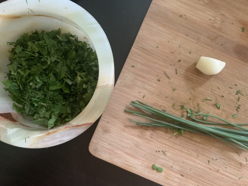 Bylinková salsa k mäsu