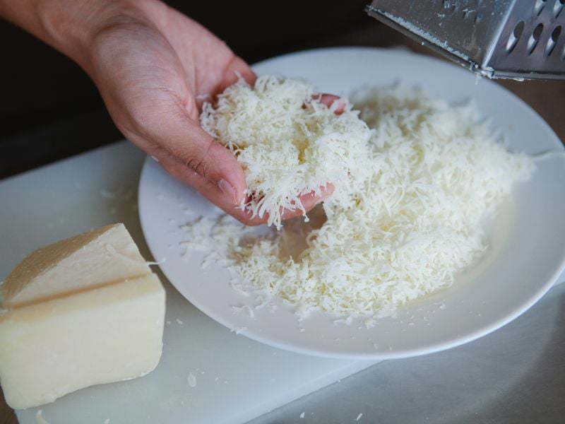 ako nastrúhať syr