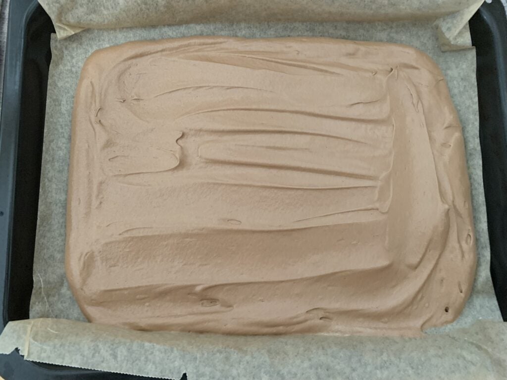 Čokoládová roláda s jahodami