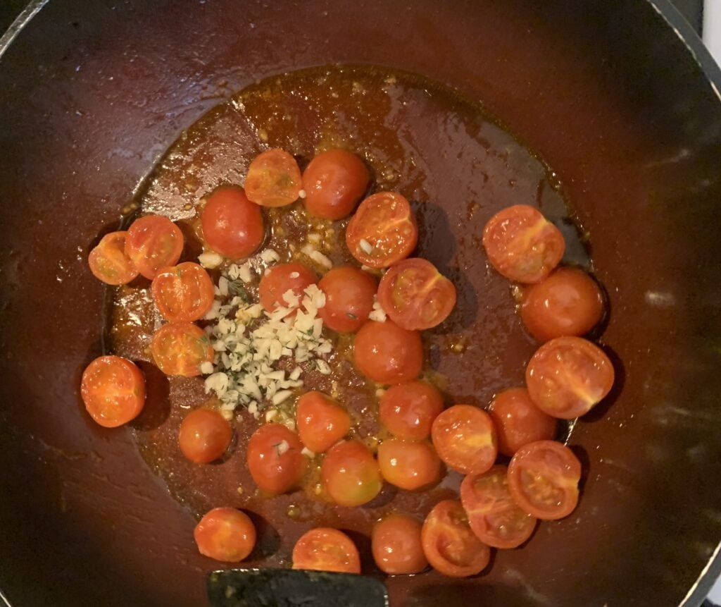 Cestoviny s paradajkami a mozzarellou