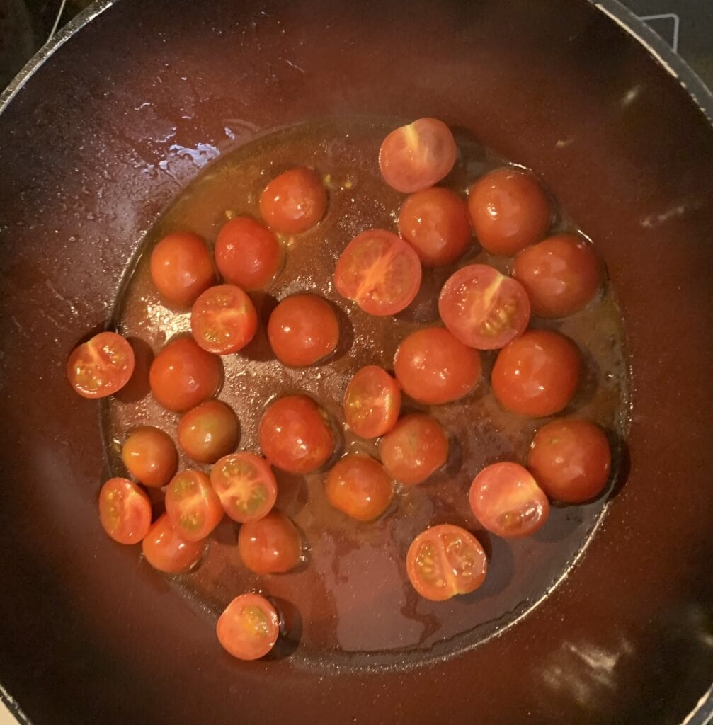 Cestoviny s paradajkami a mozzarellou