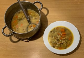 Hŕstková polievka s krúpami