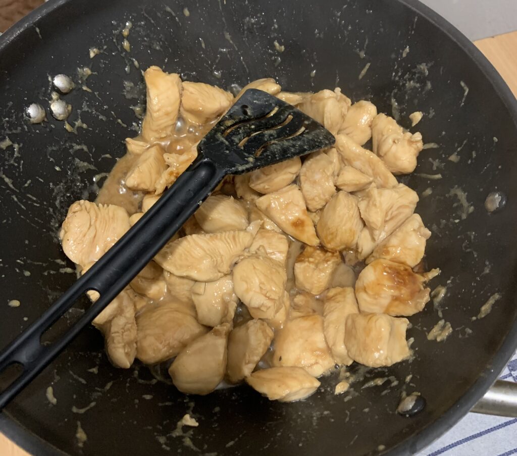Kuracie kúsky v teriyaki omáčke