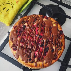 Fit cheesecake s lesným ovocím