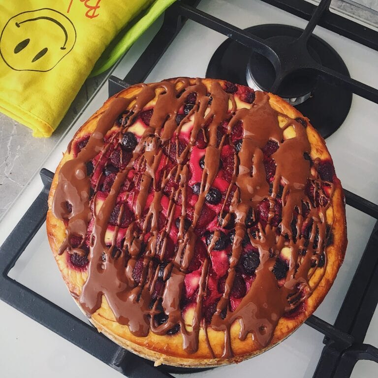 Fit cheesecake s lesným ovocím