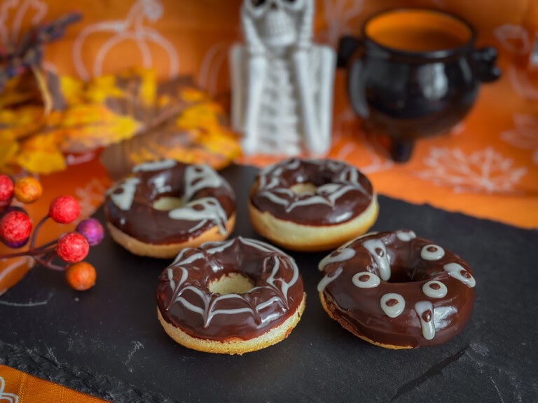 Halloweenske čokoládové donuty - recept | Gurman.sk