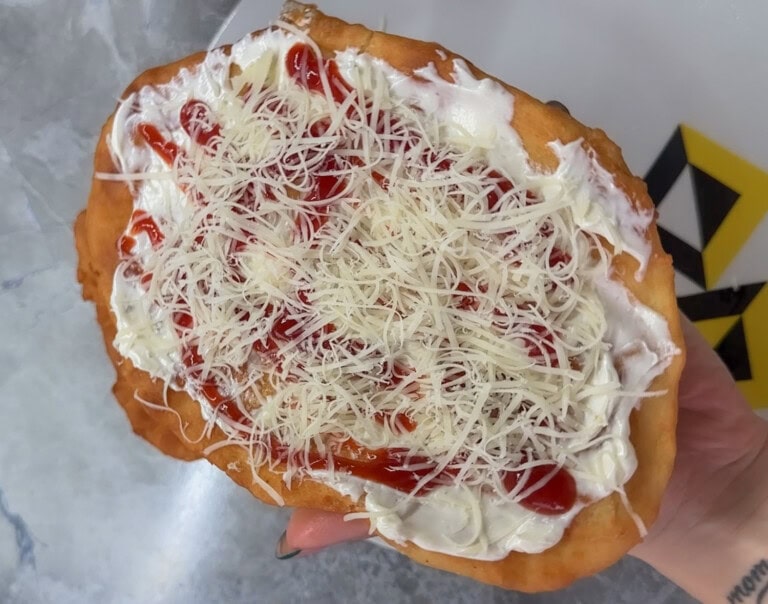 Langoše bez kysnutia z kyslej smotany - recept | Gurman.sk