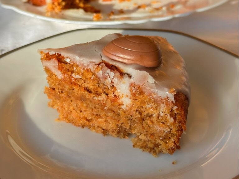 Veľkonočná mrkvová torta s polevou - recept | Gurman.sk