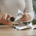 Lesklá alebo matná? Záleží na tom, ktorou stranou otočíte alobal?